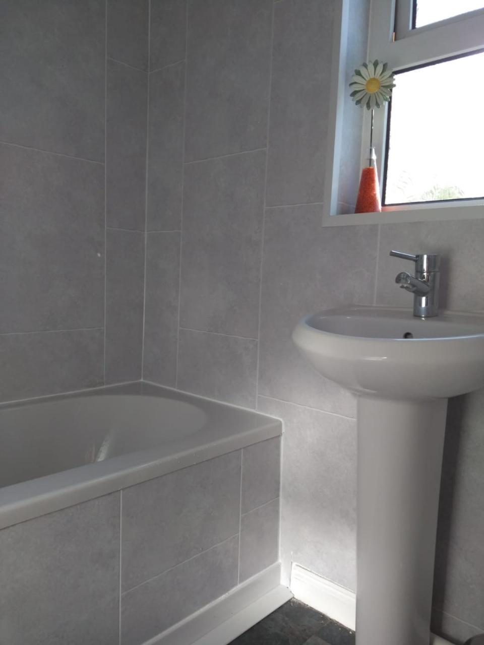 Very Central Location- Free Parking - 2 Bedrooms Belfast Luaran gambar